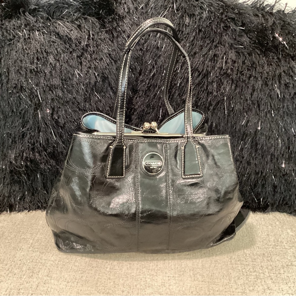 Coach black patent leather monogram kiss lock shoulder bag with silver hardware - Picture 3 of 9